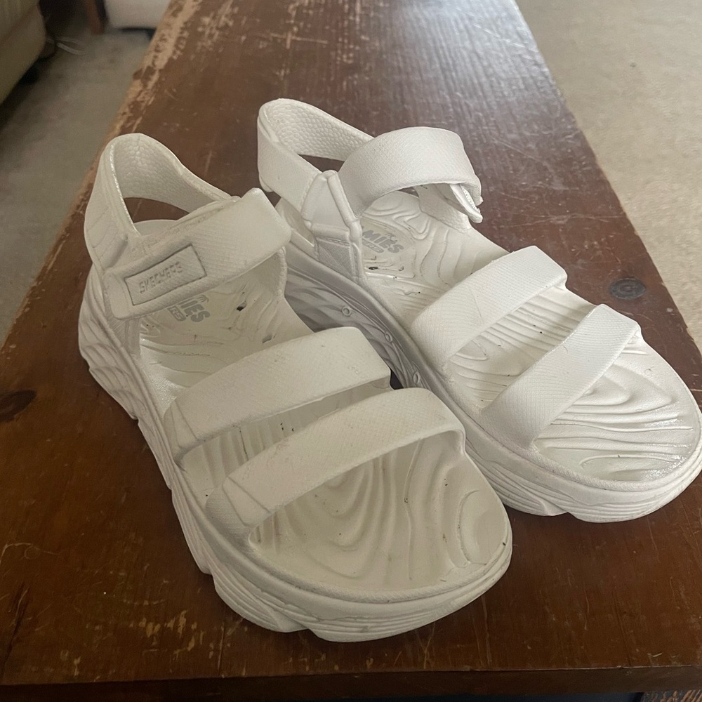 Skechers foamies sandals size 8